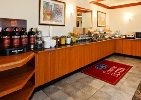 Ramada By Wyndham Denver International Airport 3*,