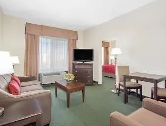 Hotel Ramada By Wyndham Denver International Airport
