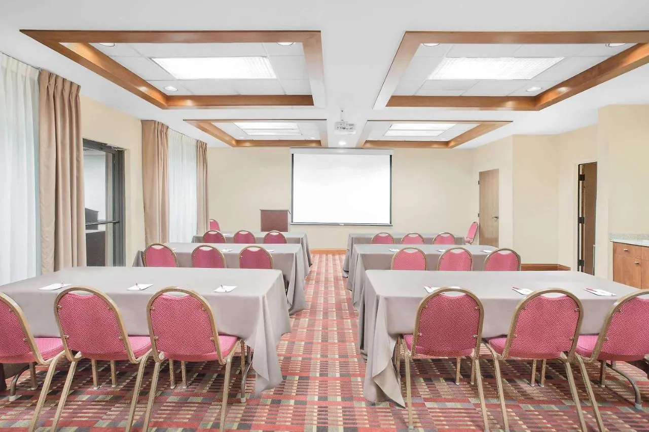 Hotel Ramada By Wyndham Denver International Airport