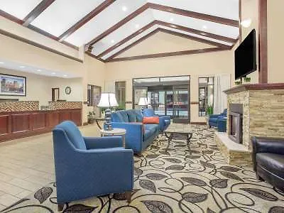Hotel Ramada By Wyndham Denver International Airport
